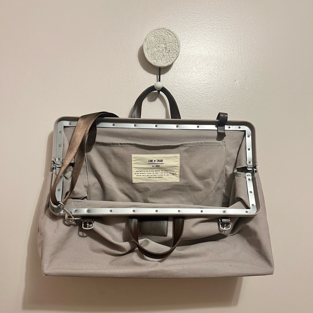 Minimalist Gray and Brown Weekender travel bag - Picture 8 of 13